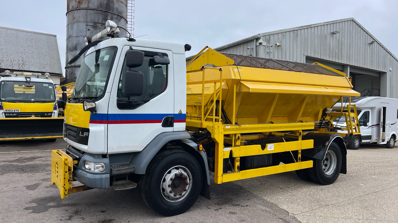 DAF LF 55.220 - Sneeuwruimer: afbeelding 2 DAF LF 55.220 - Sneeuwruimer: afbeelding 2