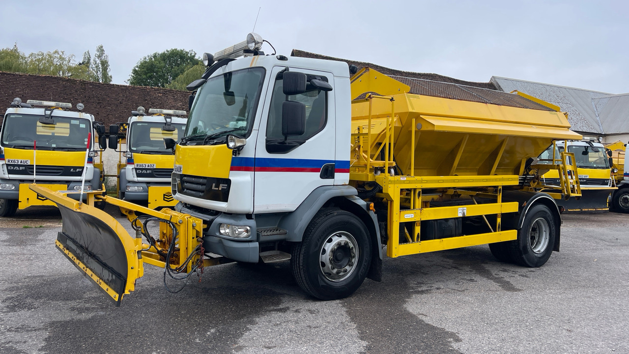 DAF LF 55.220 - Sneeuwruimer: afbeelding 2 DAF LF 55.220 - Sneeuwruimer: afbeelding 2