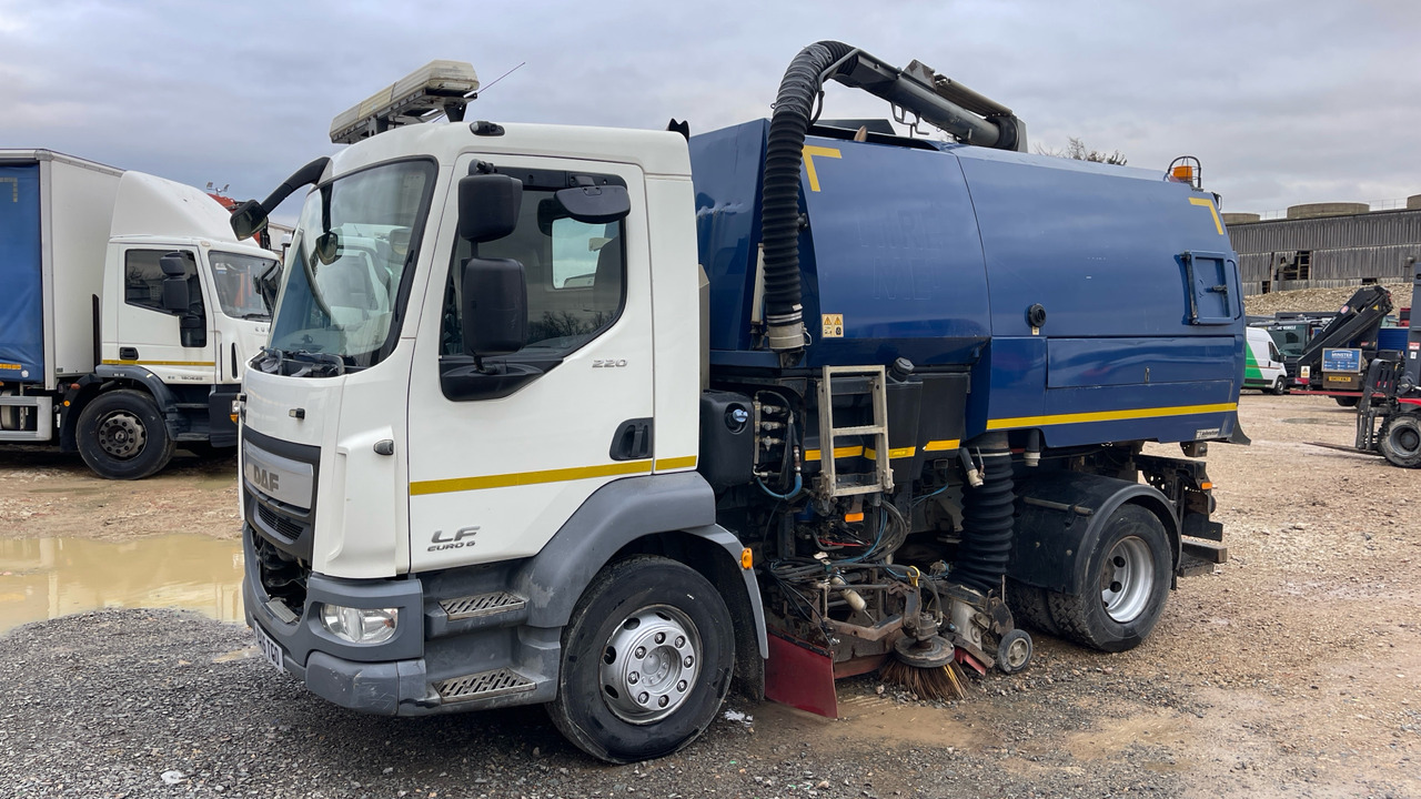 Daf LF 220 - Veegwagen: afbeelding 2 Daf LF 220 - Veegwagen: afbeelding 2