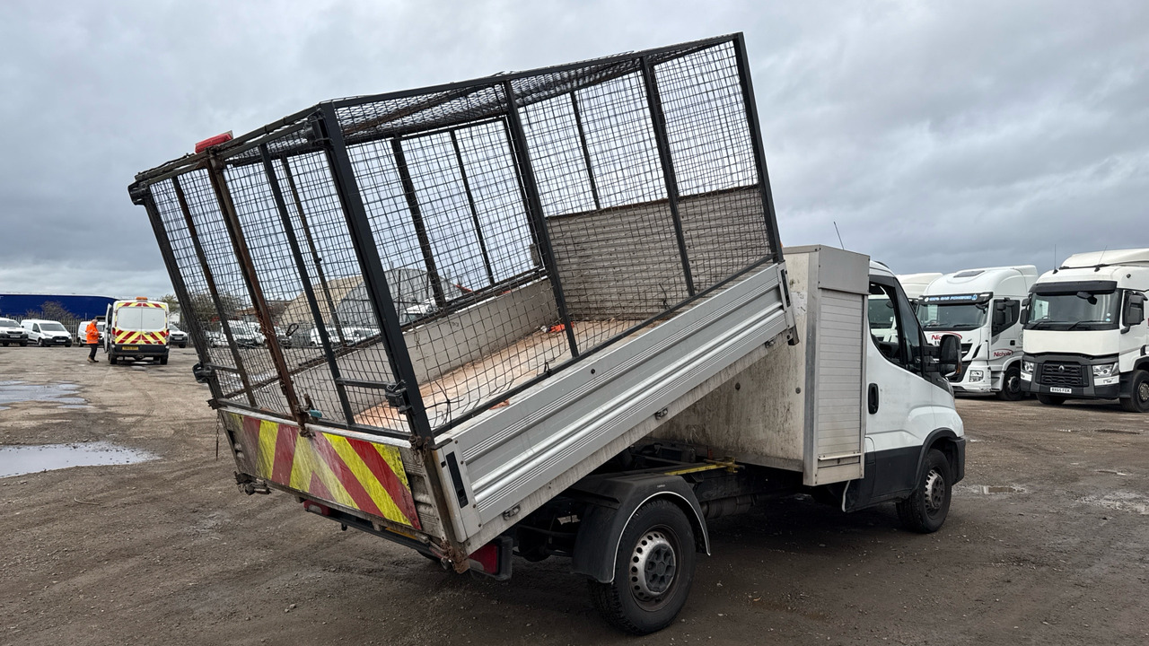 IVECO DAILY 35-120 2.3 4100 WB - Kipper bestelwagen: afbeelding 4 IVECO DAILY 35-120 2.3 4100 WB - Kipper bestelwagen: afbeelding 4