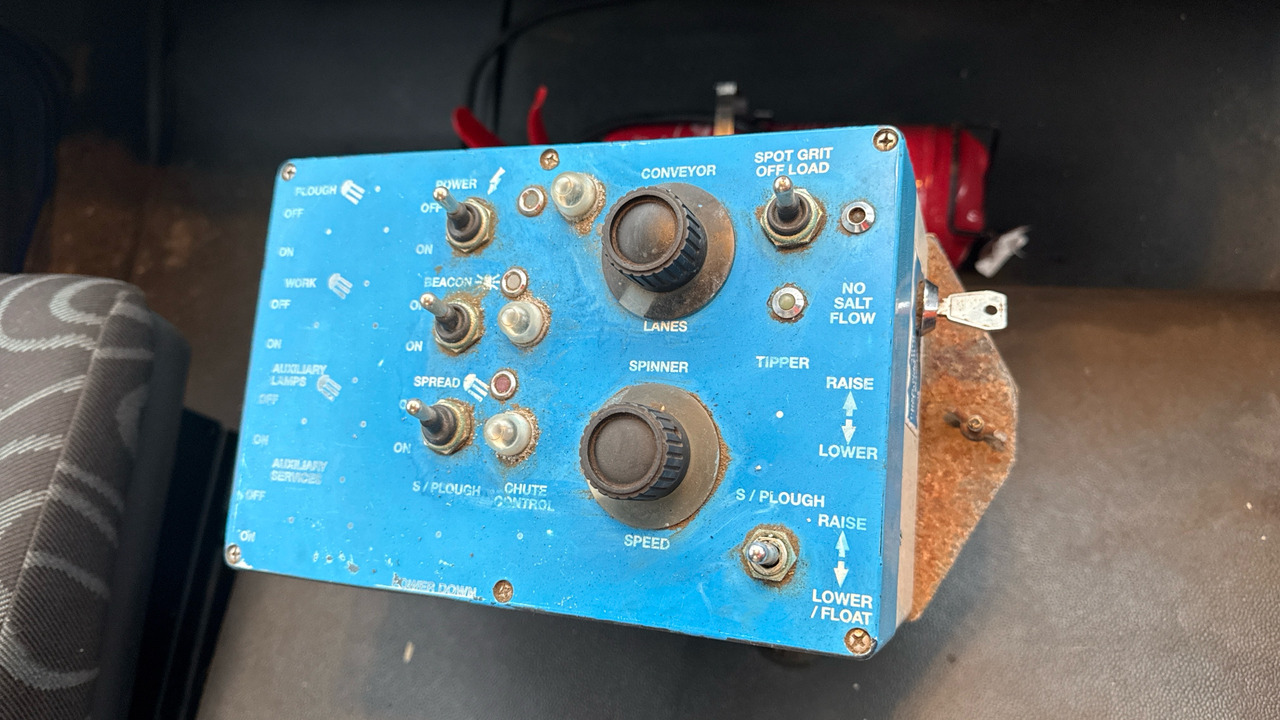 Kipper vrachtwagen, Kraanwagen IVECO EUROCARGO 180E: afbeelding 15 Kipper vrachtwagen, Kraanwagen IVECO EUROCARGO 180E: afbeelding 15