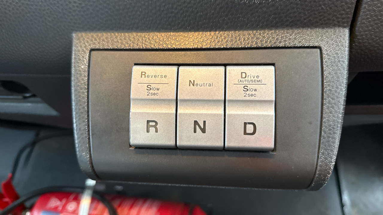 Kipper vrachtwagen, Kraanwagen IVECO EUROCARGO 180E: afbeelding 10 Kipper vrachtwagen, Kraanwagen IVECO EUROCARGO 180E: afbeelding 10