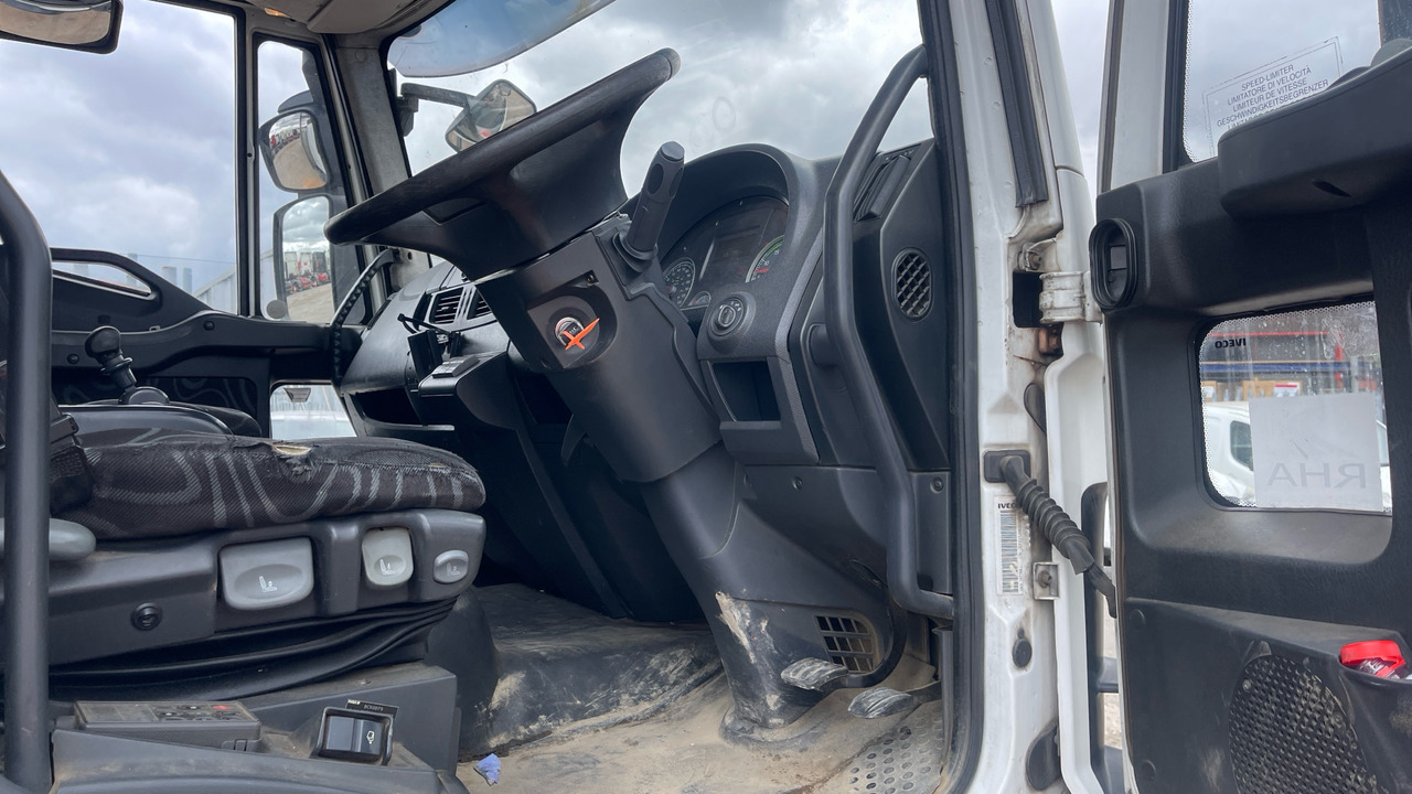 IVECO EUROCARGO 180E25 - Vrachtwagen met open laadbak: afbeelding 5 IVECO EUROCARGO 180E25 - Vrachtwagen met open laadbak: afbeelding 5