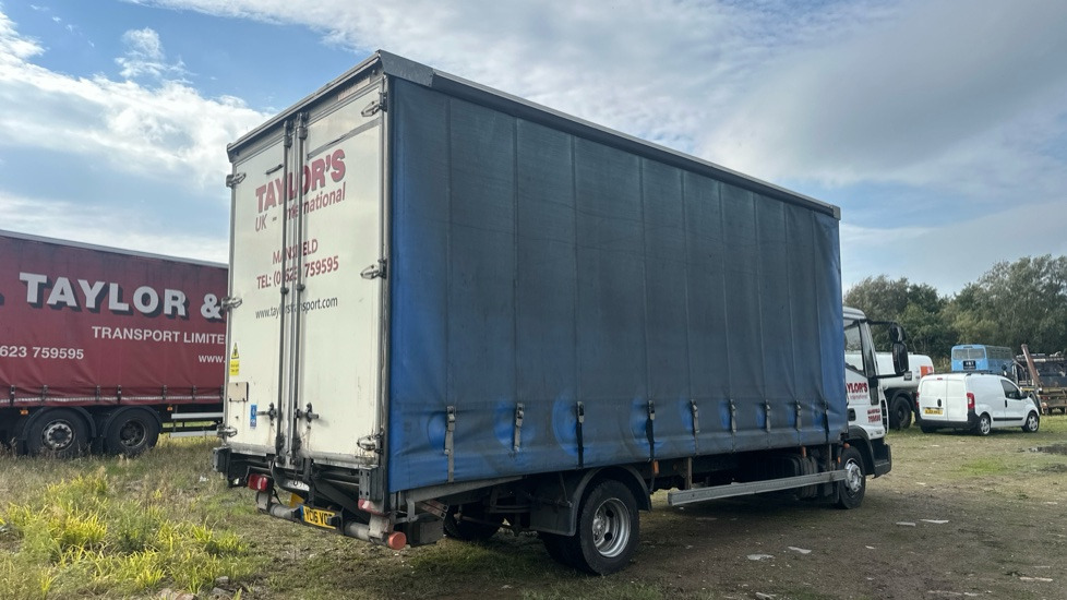 IVECO EUROCARGO 75E16 - Schuifzeilen vrachtwagen: afbeelding 4 IVECO EUROCARGO 75E16 - Schuifzeilen vrachtwagen: afbeelding 4