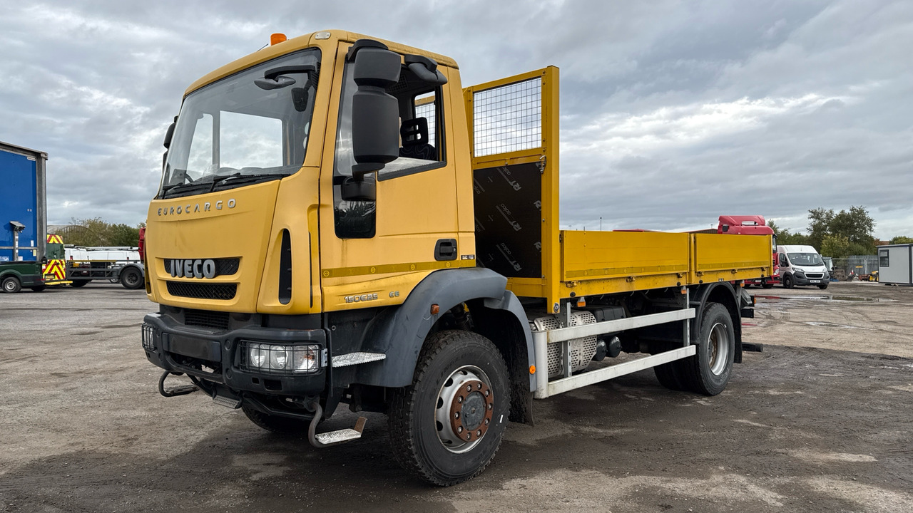 Iveco Eurocargo 150E25 - Vrachtwagen met open laadbak: afbeelding 2 Iveco Eurocargo 150E25 - Vrachtwagen met open laadbak: afbeelding 2