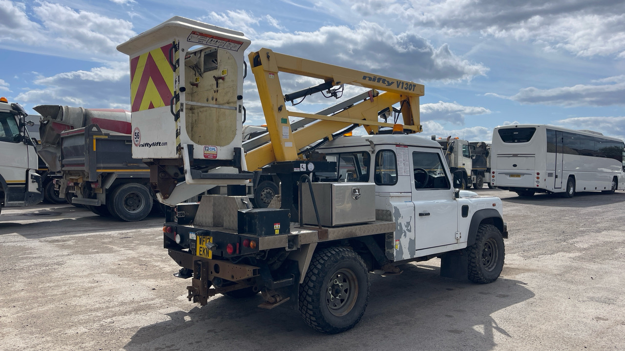 Land Rover Defender 110 2.2 TDCI - Vrachtwagen hoogwerker: afbeelding 4 Land Rover Defender 110 2.2 TDCI - Vrachtwagen hoogwerker: afbeelding 4