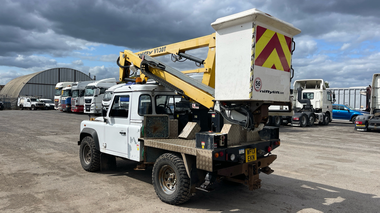 Land Rover Defender 110 2.2 TDCI - Vrachtwagen hoogwerker: afbeelding 3 Land Rover Defender 110 2.2 TDCI - Vrachtwagen hoogwerker: afbeelding 3