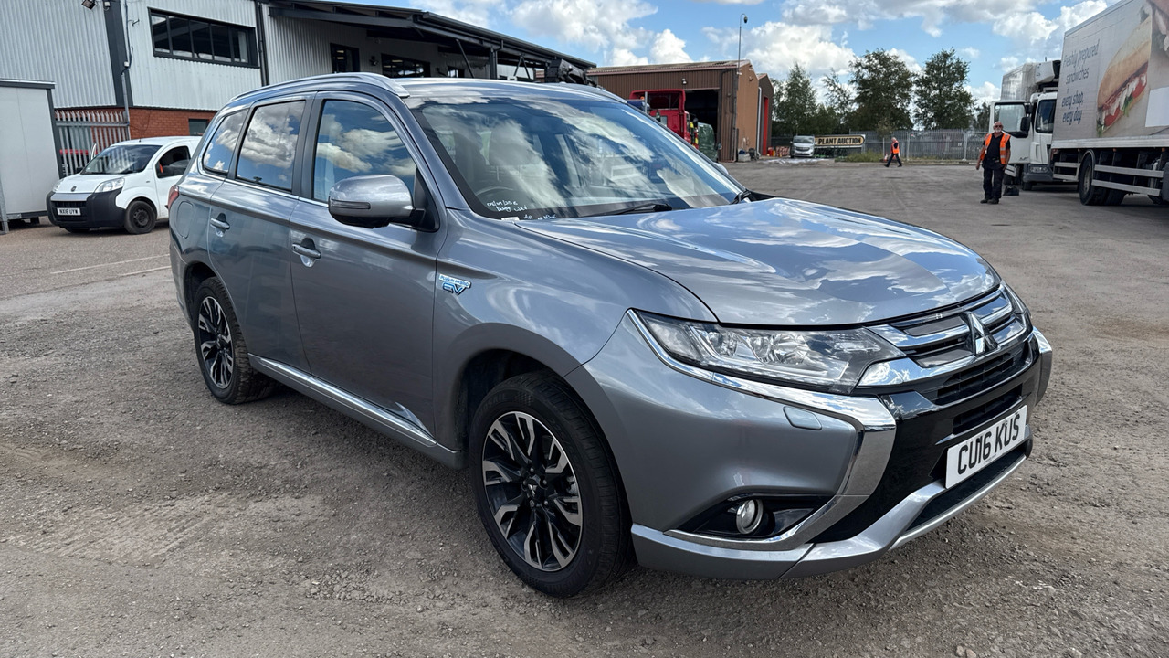 MITSUBISHI OUTLANDER 2.0 PHEV GX4h - SUV: afbeelding 2 MITSUBISHI OUTLANDER 2.0 PHEV GX4h - SUV: afbeelding 2