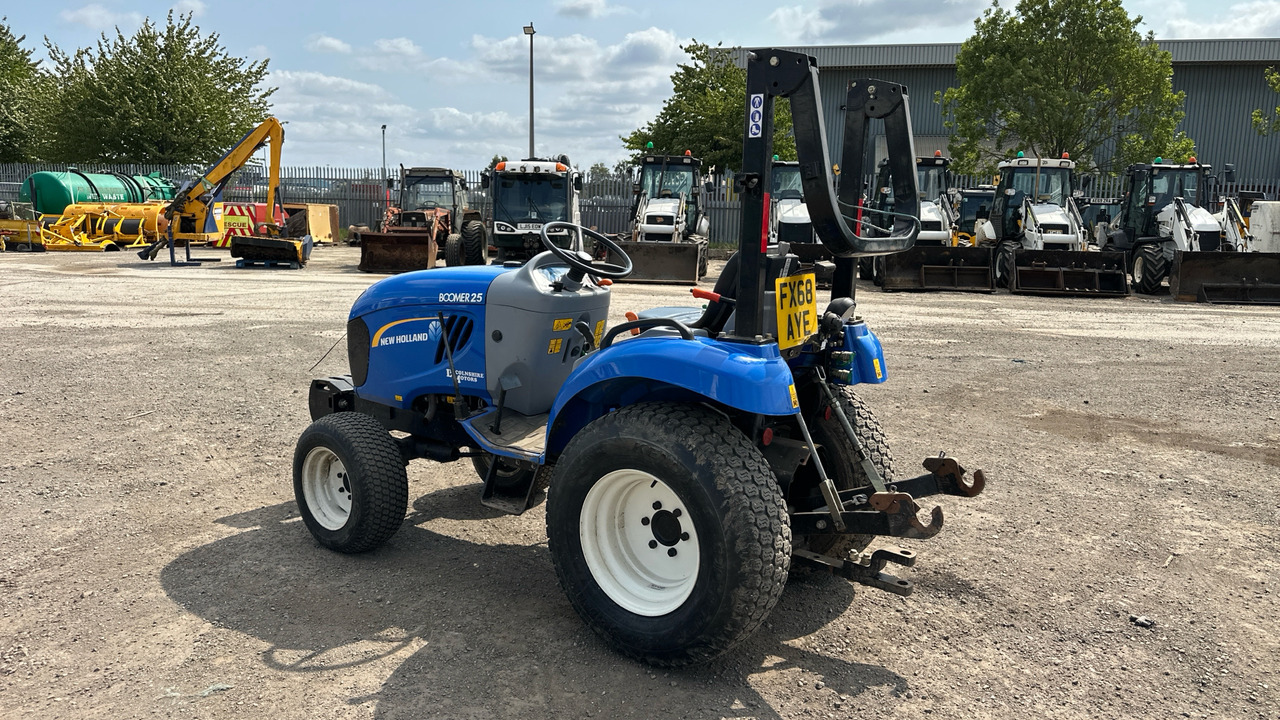 NEW HOLLAND BLOOMER 25 - Mini tractor: afbeelding 3 NEW HOLLAND BLOOMER 25 - Mini tractor: afbeelding 3