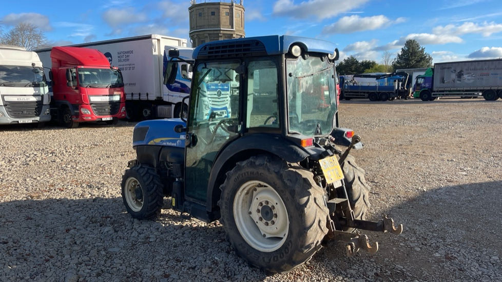 NEW HOLLAND T4030V - Bestelwagen open laadbak: afbeelding 3 NEW HOLLAND T4030V - Bestelwagen open laadbak: afbeelding 3