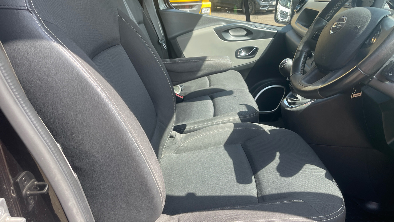NISSAN NV 300 TEKNA 1.6 DCI 120PS - Kleine bestelwagen: afbeelding 5 NISSAN NV 300 TEKNA 1.6 DCI 120PS - Kleine bestelwagen: afbeelding 5