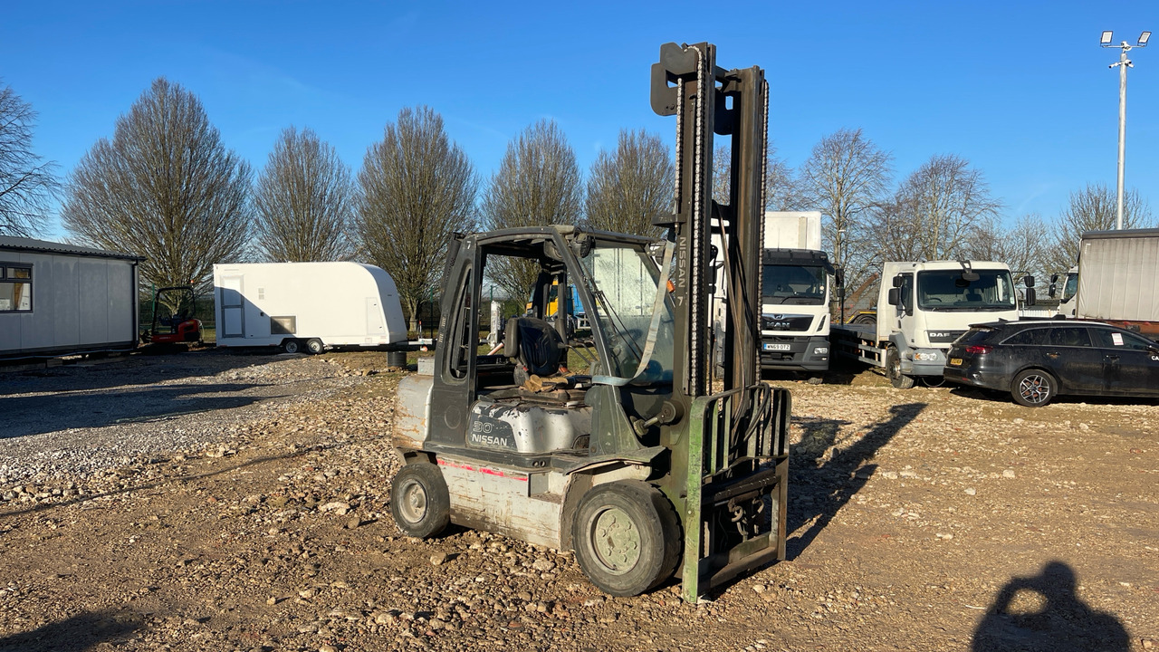 NISSAN YG1D2A300 - Diesel heftruck: afbeelding 2 NISSAN YG1D2A300 - Diesel heftruck: afbeelding 2