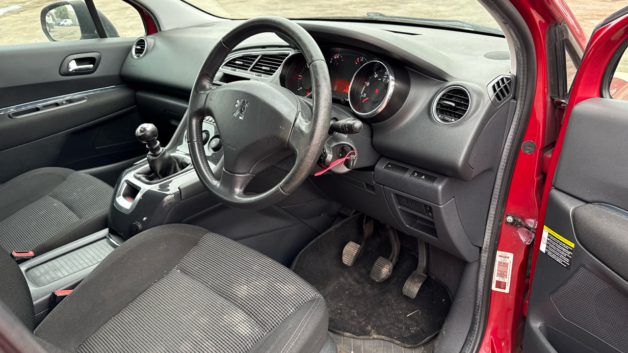 PEUGEOT 5008 2.0 HDI 150PS - Personenwagen: afbeelding 5 PEUGEOT 5008 2.0 HDI 150PS - Personenwagen: afbeelding 5