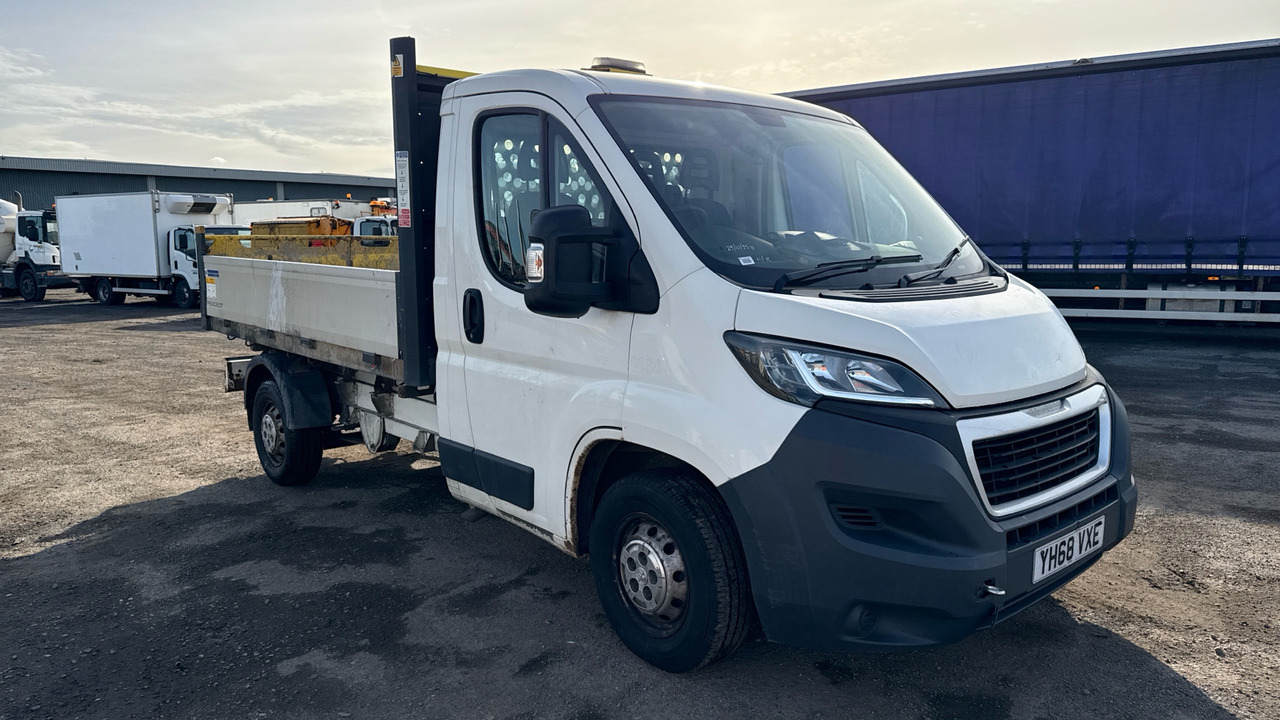 PEUGEOT BOXER 355 2.0 BlueHDi 130ps - Kipper bestelwagen: afbeelding 2 PEUGEOT BOXER 355 2.0 BlueHDi 130ps - Kipper bestelwagen: afbeelding 2