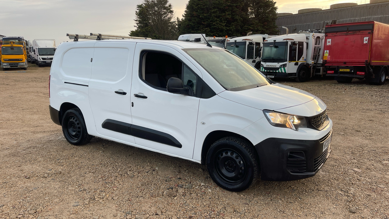 PEUGEOT PARTNER 850 1.5 BlueHDi 100ps Professional - Kleine bestelwagen: afbeelding 1 PEUGEOT PARTNER 850 1.5 BlueHDi 100ps Professional - Kleine bestelwagen: afbeelding 1