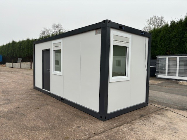 PORTABLE OFFICE BUILDING *NEW & UNUSED* ROLLER WINDOW COVERS, LIGHTING - Wooncontainer: afbeelding 1 PORTABLE OFFICE BUILDING *NEW & UNUSED* ROLLER WINDOW COVERS, LIGHTING - Wooncontainer: afbeelding 1
