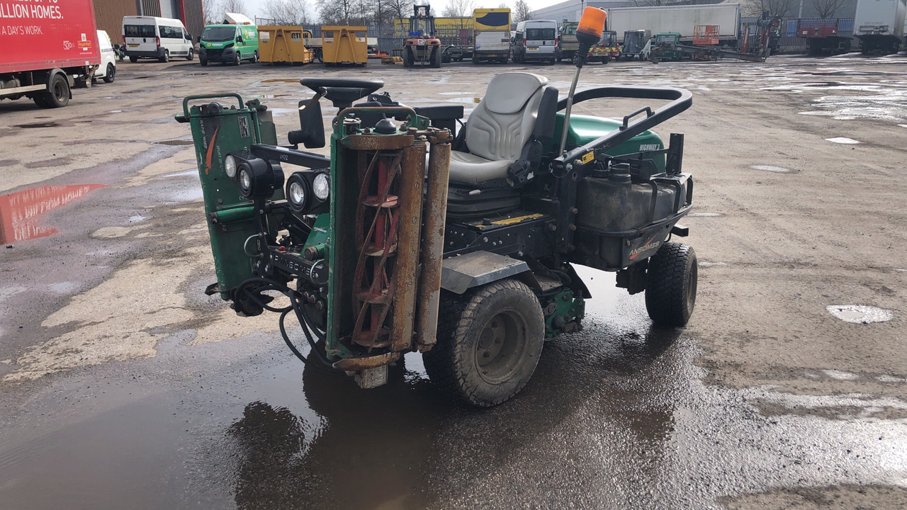 RANSOMES HIGHWAY 3 SPORT 200 LITE - Gazonmaaier: afbeelding 2 RANSOMES HIGHWAY 3 SPORT 200 LITE - Gazonmaaier: afbeelding 2