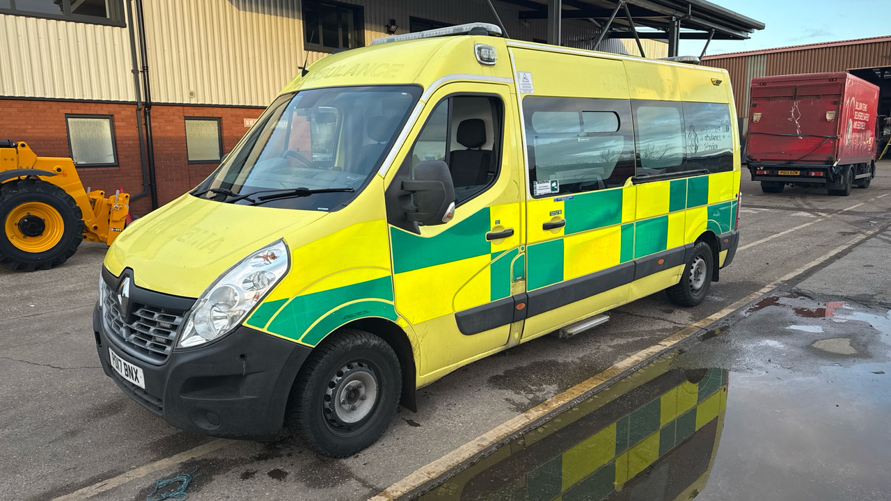 RENAULT MASTER 150.39 - Ambulance: afbeelding 2 RENAULT MASTER 150.39 - Ambulance: afbeelding 2