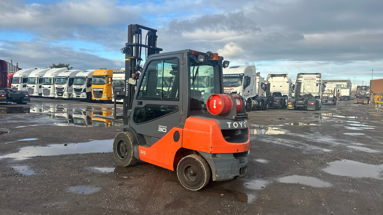 TOYOTA TONERO 30 - LPG heftruck: afbeelding 3 TOYOTA TONERO 30 - LPG heftruck: afbeelding 3