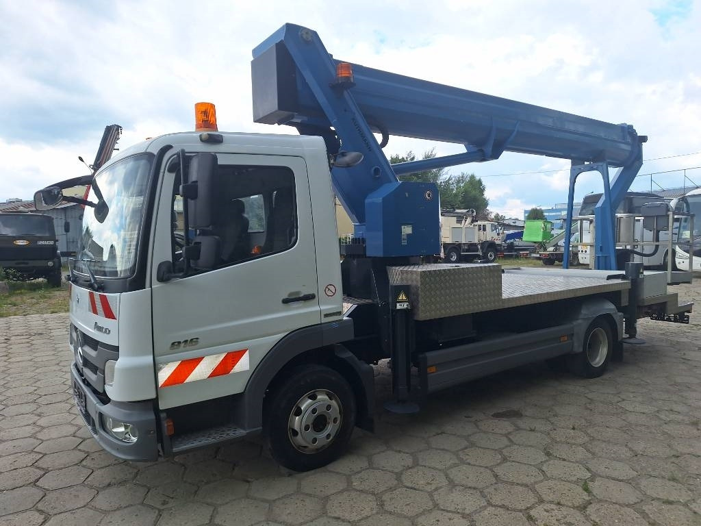 Mercedes-Benz Wumag WT 300 - Telescoophoogwerker: afbeelding 2 Mercedes-Benz Wumag WT 300 - Telescoophoogwerker: afbeelding 2