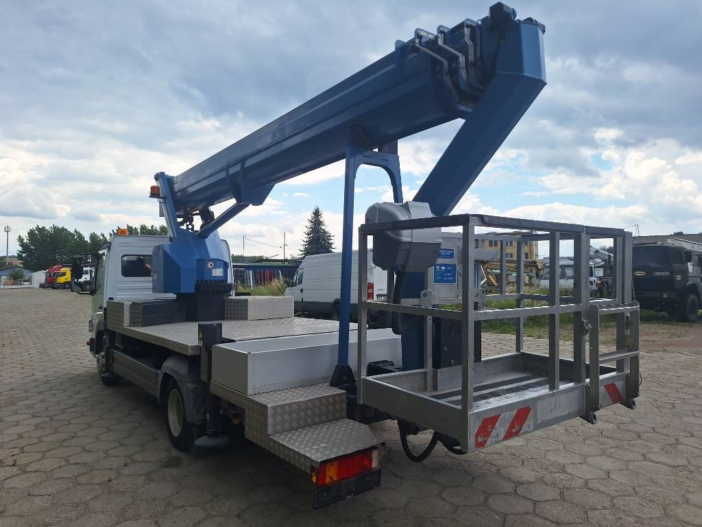 Mercedes-Benz Wumag WT 300 - Telescoophoogwerker: afbeelding 4 Mercedes-Benz Wumag WT 300 - Telescoophoogwerker: afbeelding 4