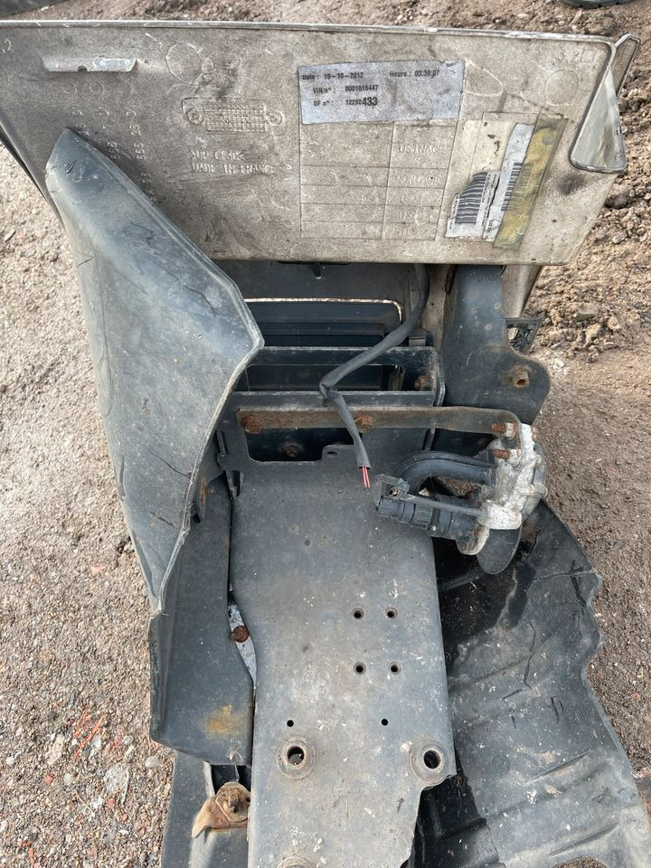 ACTROS MP4 Einstieg Unten Links A9616661601 - Treeplank voor Vrachtwagen: afbeelding 2 ACTROS MP4 Einstieg Unten Links A9616661601 - Treeplank voor Vrachtwagen: afbeelding 2