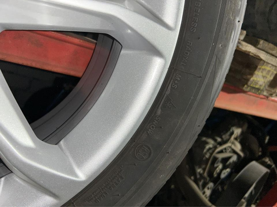 BMW X5 Winterreifen + Felgen 225/60R18 - Complete wiel voor Personenwagen: afbeelding 4 BMW X5 Winterreifen + Felgen 225/60R18 - Complete wiel voor Personenwagen: afbeelding 4