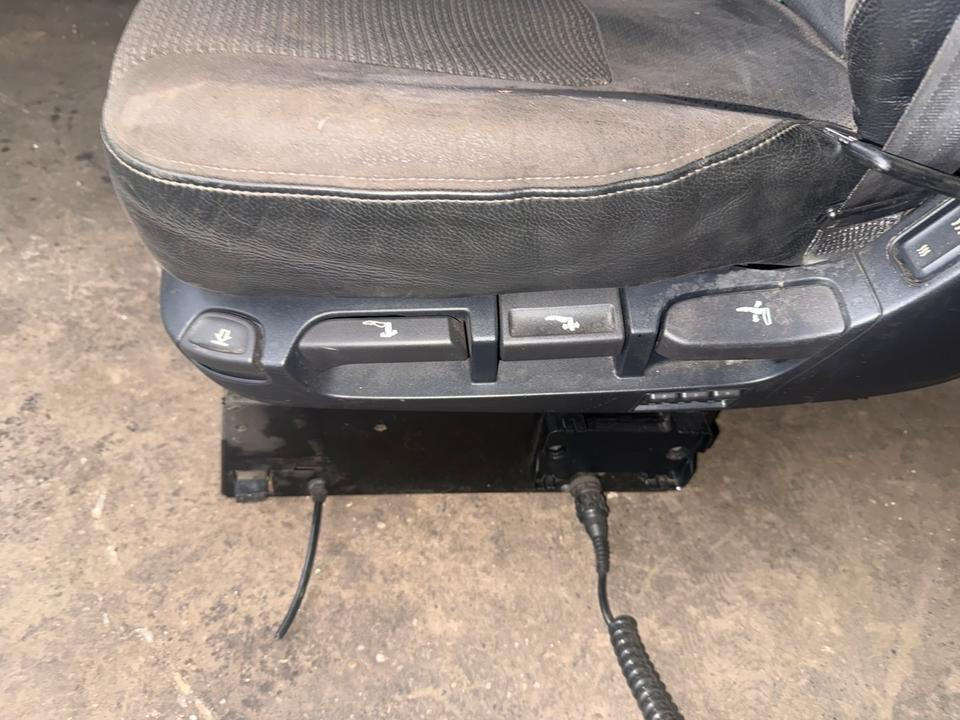 DAF XF 460 Euro 6 Fahrersitz mit Luft - Zitplaats voor Vrachtwagen: afbeelding 5 DAF XF 460 Euro 6 Fahrersitz mit Luft - Zitplaats voor Vrachtwagen: afbeelding 5