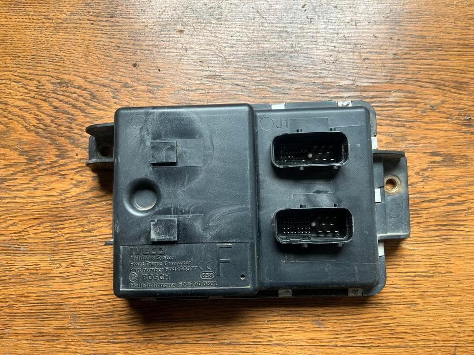 IVECO Multiplex System Front Frame Computer Steuergerät 504280977 - ECU voor Vrachtwagen: afbeelding 1 IVECO Multiplex System Front Frame Computer Steuergerät 504280977 - ECU voor Vrachtwagen: afbeelding 1