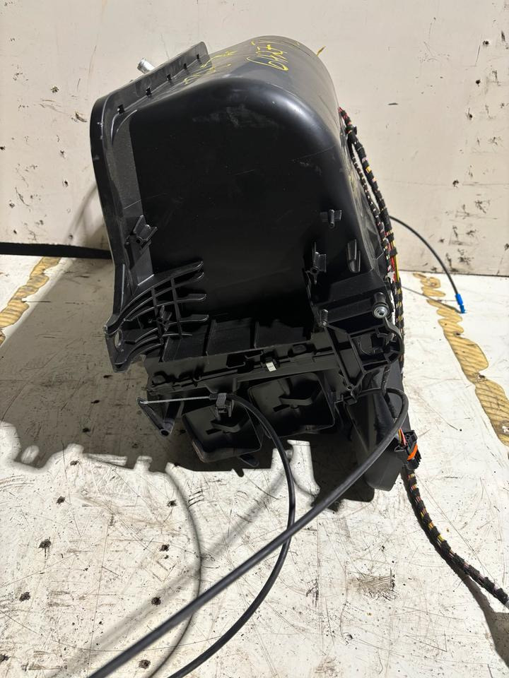 MAN TGL Innenraum Gebläse/Heizung 81.61900.6427 - Verwarming/ Ventilatie voor Vrachtwagen: afbeelding 4 MAN TGL Innenraum Gebläse/Heizung 81.61900.6427 - Verwarming/ Ventilatie voor Vrachtwagen: afbeelding 4