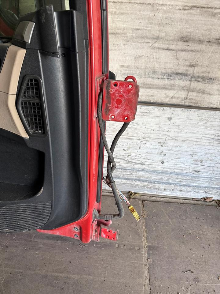 MAN TGX Fahrertür Rot Spiegel Innenverkleidung LN 63 - Deur en onderdelen voor Vrachtwagen: afbeelding 3 MAN TGX Fahrertür Rot Spiegel Innenverkleidung LN 63 - Deur en onderdelen voor Vrachtwagen: afbeelding 3