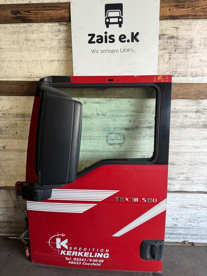 MAN TGX Fahrertür Rot Spiegel Innenverkleidung LN 63 - Deur en onderdelen voor Vrachtwagen: afbeelding 1 MAN TGX Fahrertür Rot Spiegel Innenverkleidung LN 63 - Deur en onderdelen voor Vrachtwagen: afbeelding 1