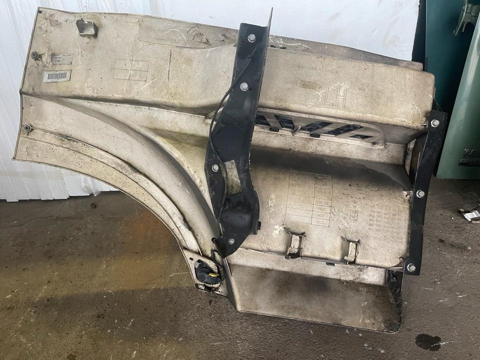 Mercedes ACTROS MP4 Einstieg Links A9616662201 - Treeplank voor Vrachtwagen: afbeelding 2 Mercedes ACTROS MP4 Einstieg Links A9616662201 - Treeplank voor Vrachtwagen: afbeelding 2