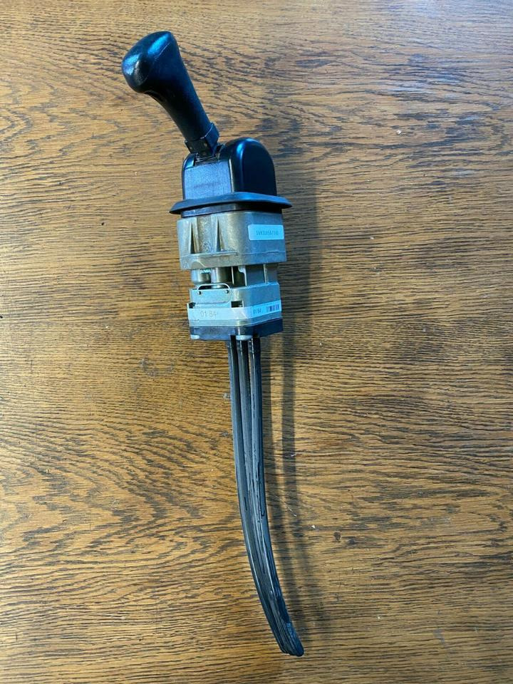 Mercedes Actros MP2 Handknorrbremse A 000 420 01 84 - Versnellingspook voor Vrachtwagen: afbeelding 2 Mercedes Actros MP2 Handknorrbremse A 000 420 01 84 - Versnellingspook voor Vrachtwagen: afbeelding 2