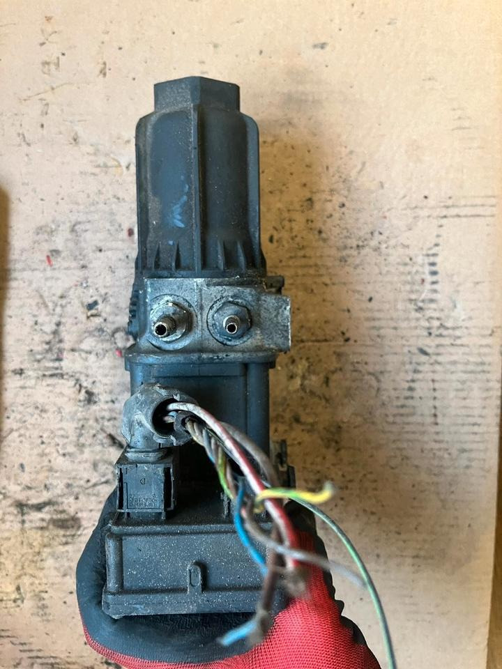 Mercedes Actros MP4 AdBlue Pumpe A0001402378 - Brandstofpomp voor Vrachtwagen: afbeelding 4 Mercedes Actros MP4 AdBlue Pumpe A0001402378 - Brandstofpomp voor Vrachtwagen: afbeelding 4