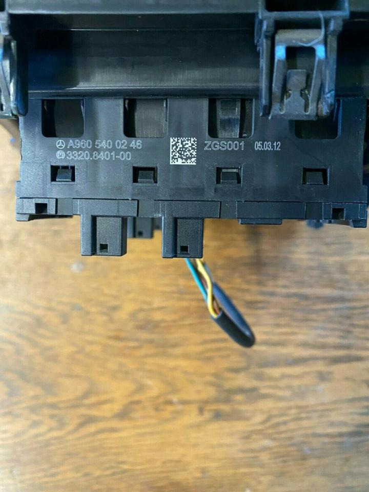 Mercedes Actros MP4 Bedienungspanel A 960 540 02 46 - Cabine en interieur voor Vrachtwagen: afbeelding 4 Mercedes Actros MP4 Bedienungspanel A 960 540 02 46 - Cabine en interieur voor Vrachtwagen: afbeelding 4