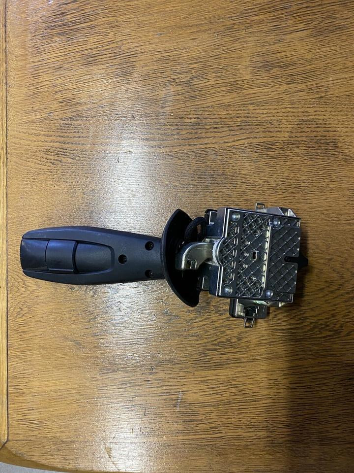 Mercedes Actros MP4 Lenkstockhalter Blinkerhebel Schalter - Cabine en interieur voor Vrachtwagen: afbeelding 4 Mercedes Actros MP4 Lenkstockhalter Blinkerhebel Schalter - Cabine en interieur voor Vrachtwagen: afbeelding 4