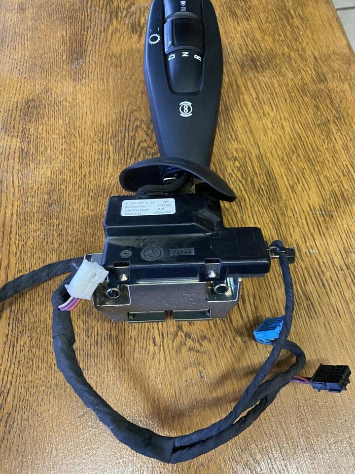 Mercedes Actros MP4 Lenkstockhalter, Schalter Schalthebel - Cabine en interieur voor Vrachtwagen: afbeelding 4 Mercedes Actros MP4 Lenkstockhalter, Schalter Schalthebel - Cabine en interieur voor Vrachtwagen: afbeelding 4