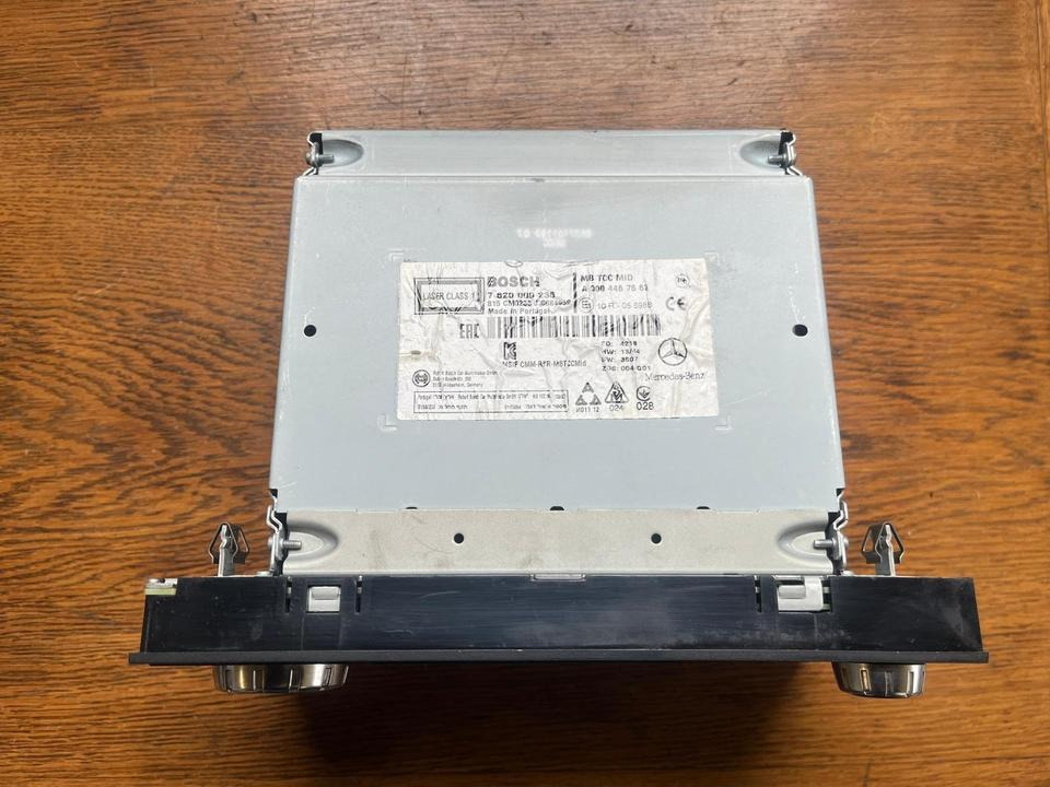 Mercedes Actros MP4 MB TCC MID Multi Media Radio A0004467662 - Cabine en interieur voor Vrachtwagen: afbeelding 3 Mercedes Actros MP4 MB TCC MID Multi Media Radio A0004467662 - Cabine en interieur voor Vrachtwagen: afbeelding 3