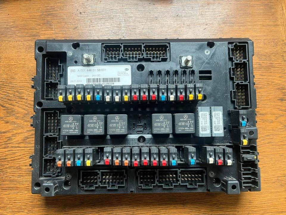 Mercedes Actros MP4 SAM Cabin Sicherungskasten A0014465158 - Zekeringkast voor Vrachtwagen: afbeelding 1 Mercedes Actros MP4 SAM Cabin Sicherungskasten A0014465158 - Zekeringkast voor Vrachtwagen: afbeelding 1