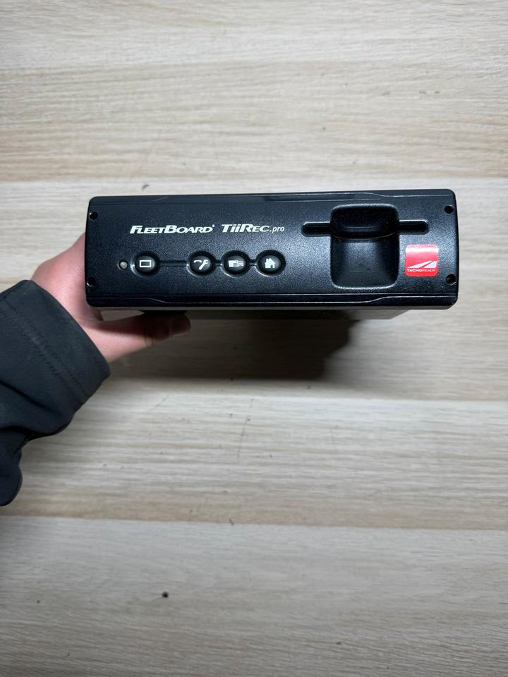 Mercedes Actros MP4 Tachograph Fleetboard A0004462260 - Tachograph voor Vrachtwagen: afbeelding 3 Mercedes Actros MP4 Tachograph Fleetboard A0004462260 - Tachograph voor Vrachtwagen: afbeelding 3