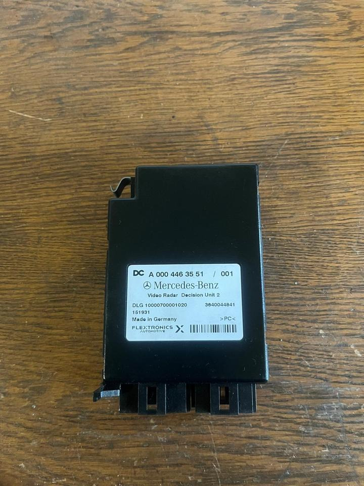 Mercedes Actros MP4 Video Radar Steuergerät A0004463551 - ECU voor Vrachtwagen: afbeelding 2 Mercedes Actros MP4 Video Radar Steuergerät A0004463551 - ECU voor Vrachtwagen: afbeelding 2