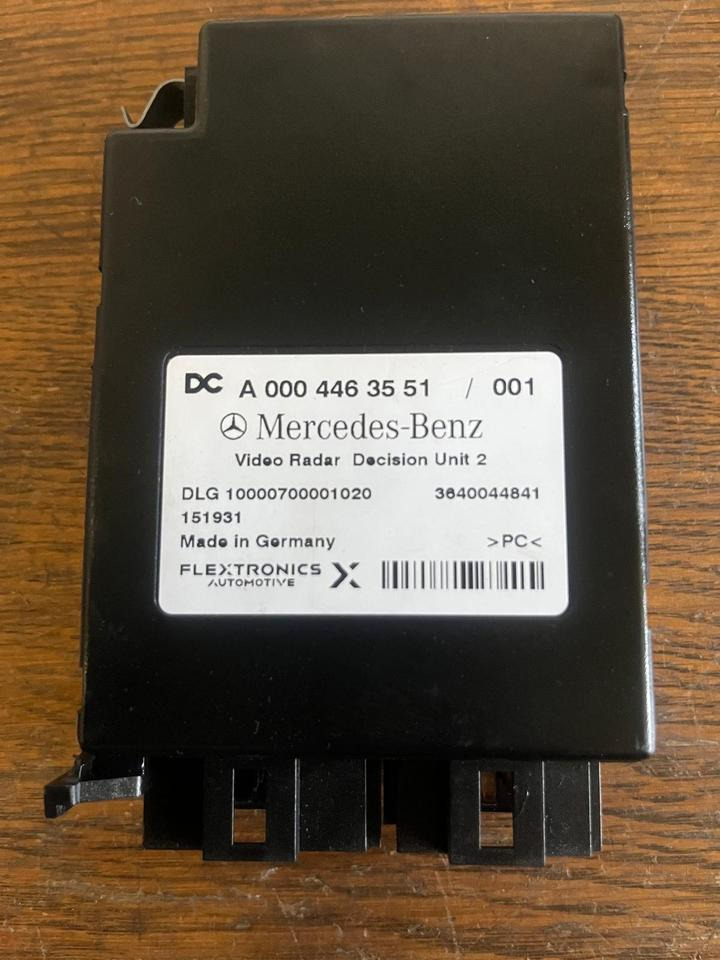 Mercedes Actros MP4 Video Radar Steuergerät A0004463551 - ECU voor Vrachtwagen: afbeelding 3 Mercedes Actros MP4 Video Radar Steuergerät A0004463551 - ECU voor Vrachtwagen: afbeelding 3