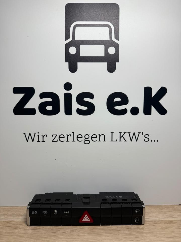 Mercedes Actros MP4 Warnblinkschalter Bedienungspanele - Cabine en interieur voor Vrachtwagen: afbeelding 1 Mercedes Actros MP4 Warnblinkschalter Bedienungspanele - Cabine en interieur voor Vrachtwagen: afbeelding 1