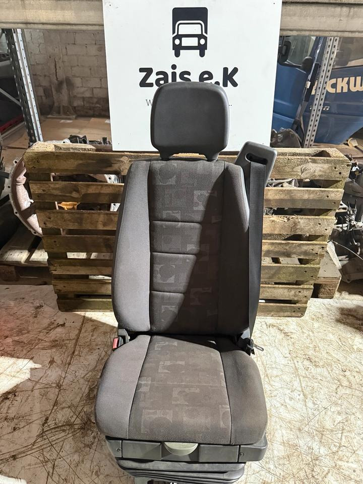 Mercedes Atego 2 Fahrersitz - Zitplaats voor Vrachtwagen: afbeelding 1 Mercedes Atego 2 Fahrersitz - Zitplaats voor Vrachtwagen: afbeelding 1