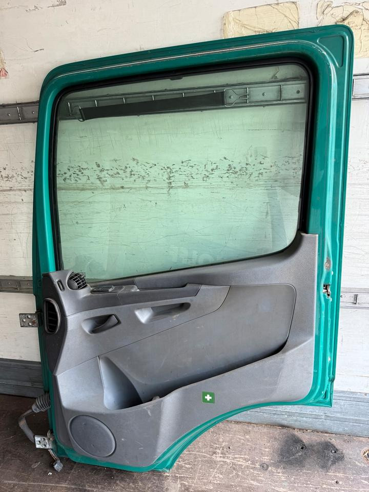 Mercedes Atego Beifahrertür Grün Innenverkleidung LN 71 - Deur en onderdelen voor Vrachtwagen: afbeelding 2 Mercedes Atego Beifahrertür Grün Innenverkleidung LN 71 - Deur en onderdelen voor Vrachtwagen: afbeelding 2