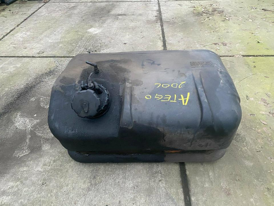 Mercedes Atego Tank Tankbehälter A 9704711501, A9704711201 - Brandstoftank voor Vrachtwagen: afbeelding 1 Mercedes Atego Tank Tankbehälter A 9704711501, A9704711201 - Brandstoftank voor Vrachtwagen: afbeelding 1