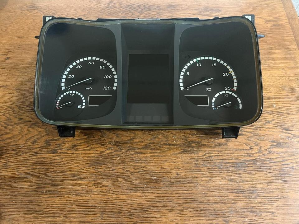 Mercedes Benz Actros MP4 Kombiinstrument / Tacho A0104460021 - Instrumentenpaneel voor Vrachtwagen: afbeelding 2 Mercedes Benz Actros MP4 Kombiinstrument / Tacho A0104460021 - Instrumentenpaneel voor Vrachtwagen: afbeelding 2