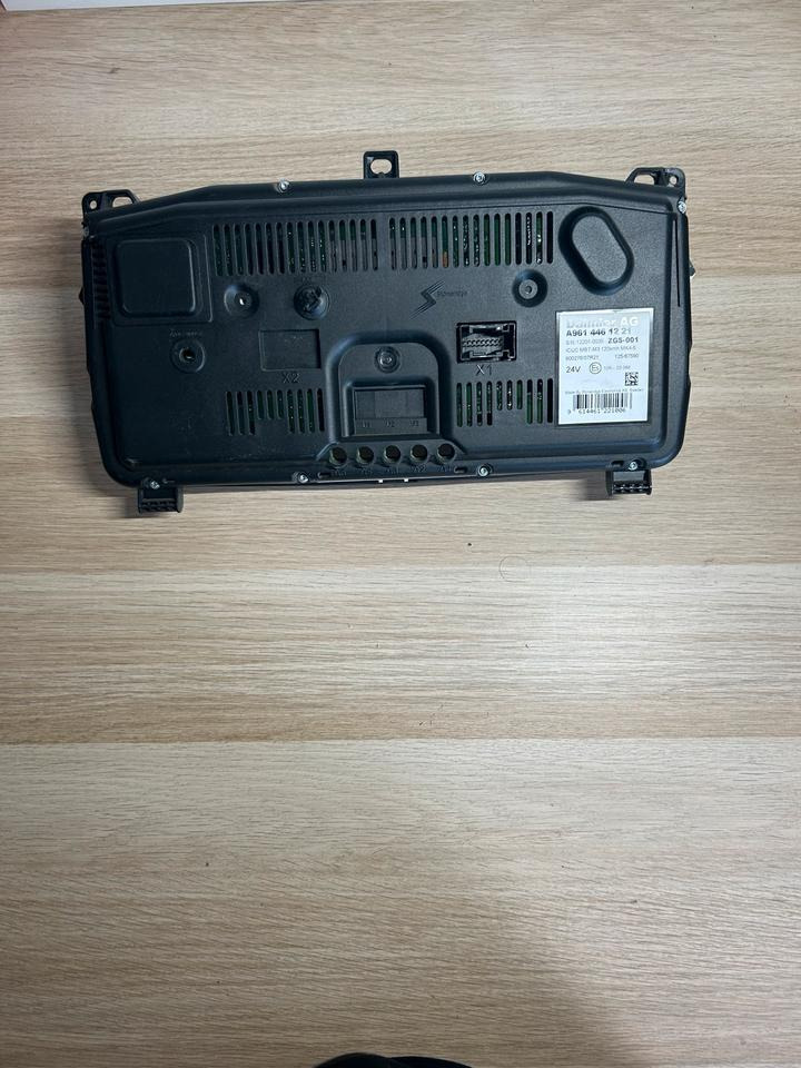 Mercedes Benz Actros MP4 Kombiinstrument/ Tacho A9614461221 - Instrumentenpaneel voor Vrachtwagen: afbeelding 3 Mercedes Benz Actros MP4 Kombiinstrument/ Tacho A9614461221 - Instrumentenpaneel voor Vrachtwagen: afbeelding 3