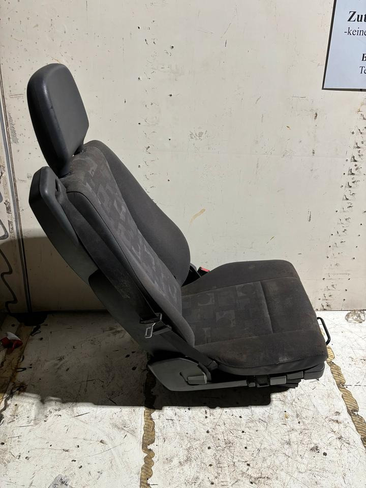 Mercedes-Benz Atego 2 Beifahrersitz mit Luft - Zitplaats voor Vrachtwagen: afbeelding 2 Mercedes-Benz Atego 2 Beifahrersitz mit Luft - Zitplaats voor Vrachtwagen: afbeelding 2